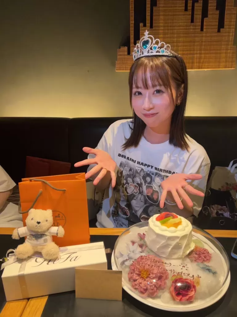 ”Airi あいり“ A kindergarten teacher from Osaka, breast natural G-cup, full of energy and cuteness. Come try your Japanese girlfriend experience