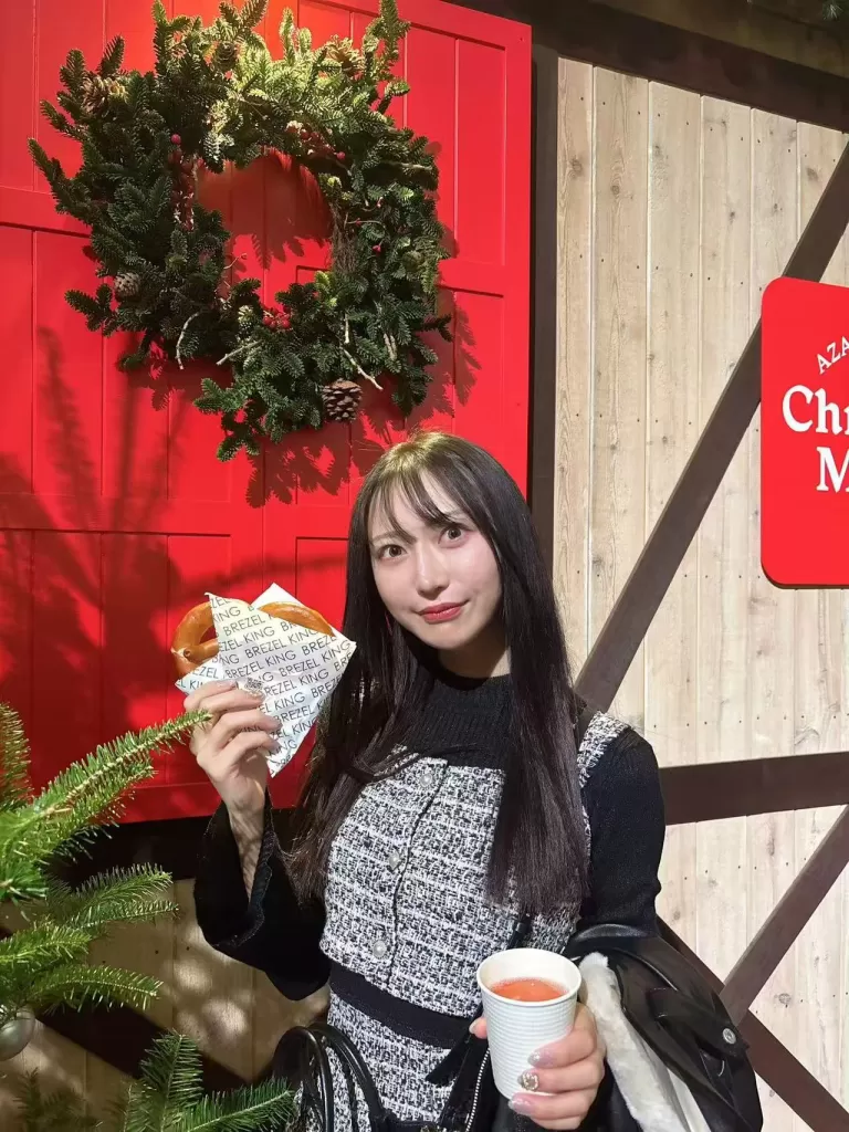 “Misaミサ” Sexy OL winter sweetheart, fluent in everyday English and full of romance. Care to start an office love affair?”