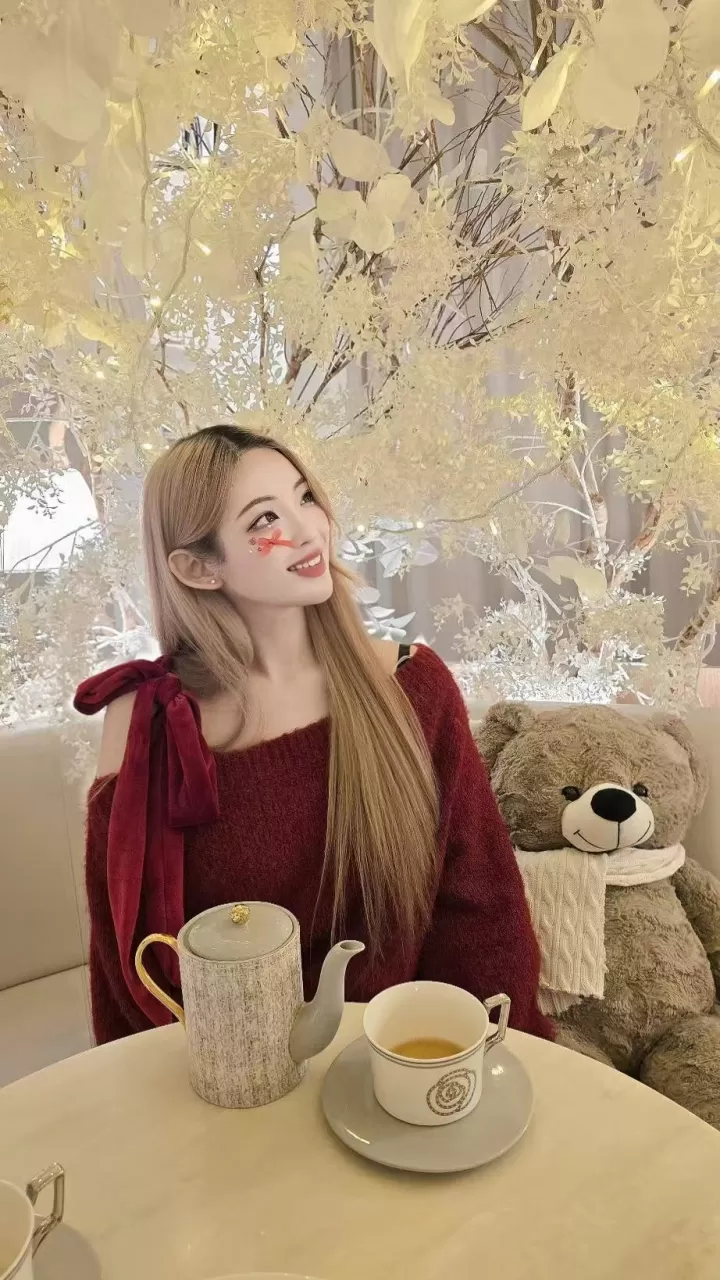 “Ai あい”, A Beautiful Tokyo lady, Soft-Voiced Vocal Coach Who Captivates Instantly